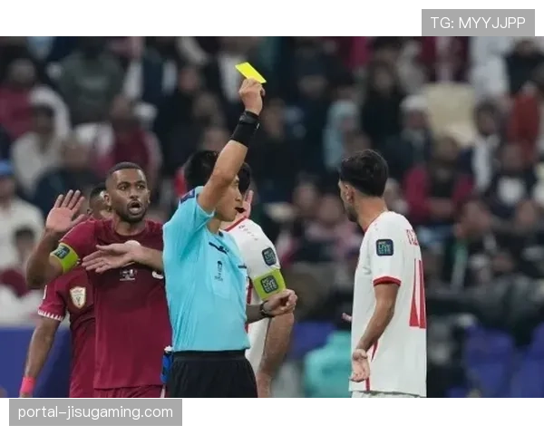 争议判罚：法国选手塞伊倒地申诉，裁判维持原判引发观众嘘声