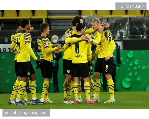 复盘：弗赖堡如何通过高效防守反击逼平多特蒙德